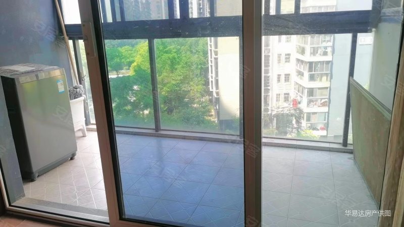 万达旁鑫城国际精装三室 户型通透 房东诚意急售