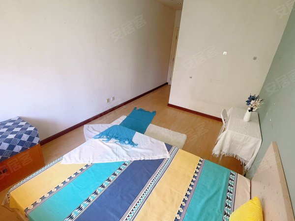 青岛黄岛长江路名嘉城名加城 太行山路地铁 给钱就租 石油大学 可短租出租房源真实图片