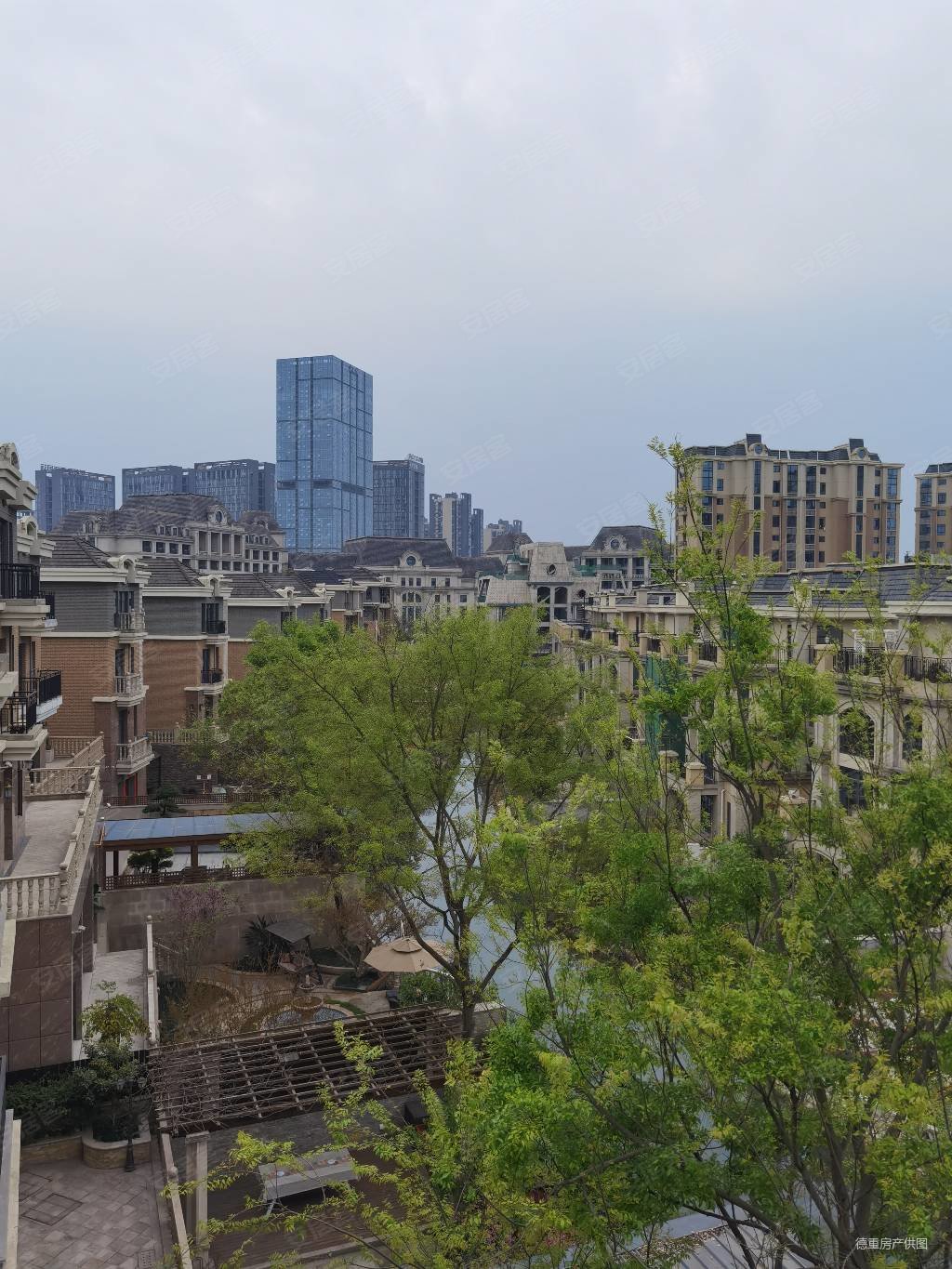蔚蓝卡地亚黑钻(别墅)5室2厅4卫422.02㎡南北1200万