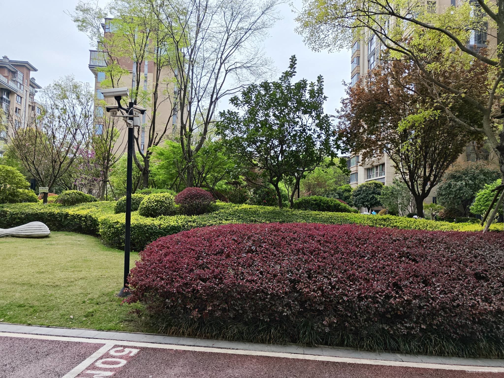 蓝光公园悦府3室2厅2卫97.18㎡南北149.8万