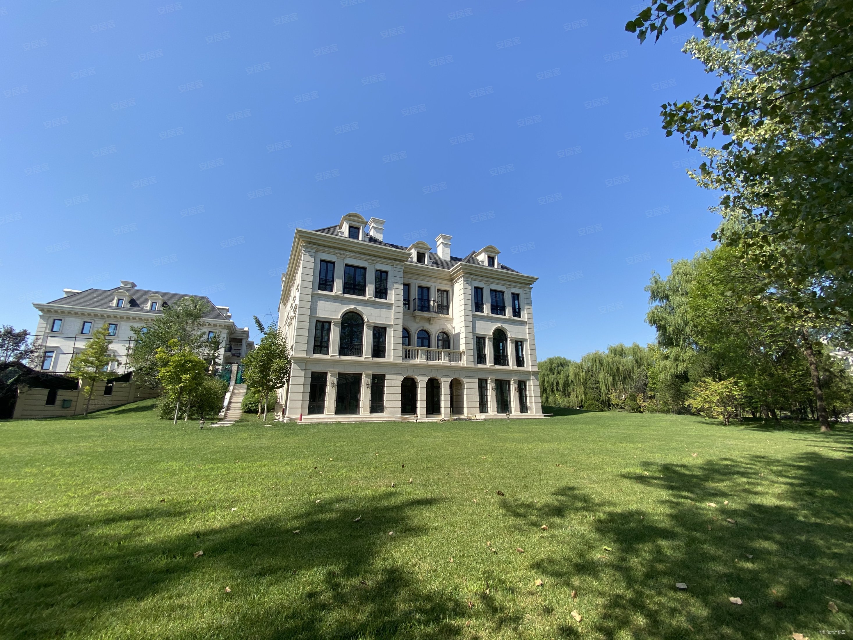 远洋lavie6室3厅6卫1588㎡南北16000万