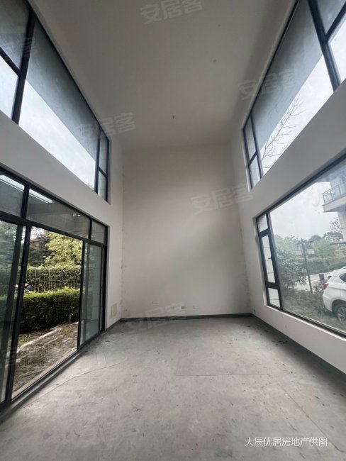 揽山墅独栋别墅端头带转角花园.露台视墅开阔随时看房