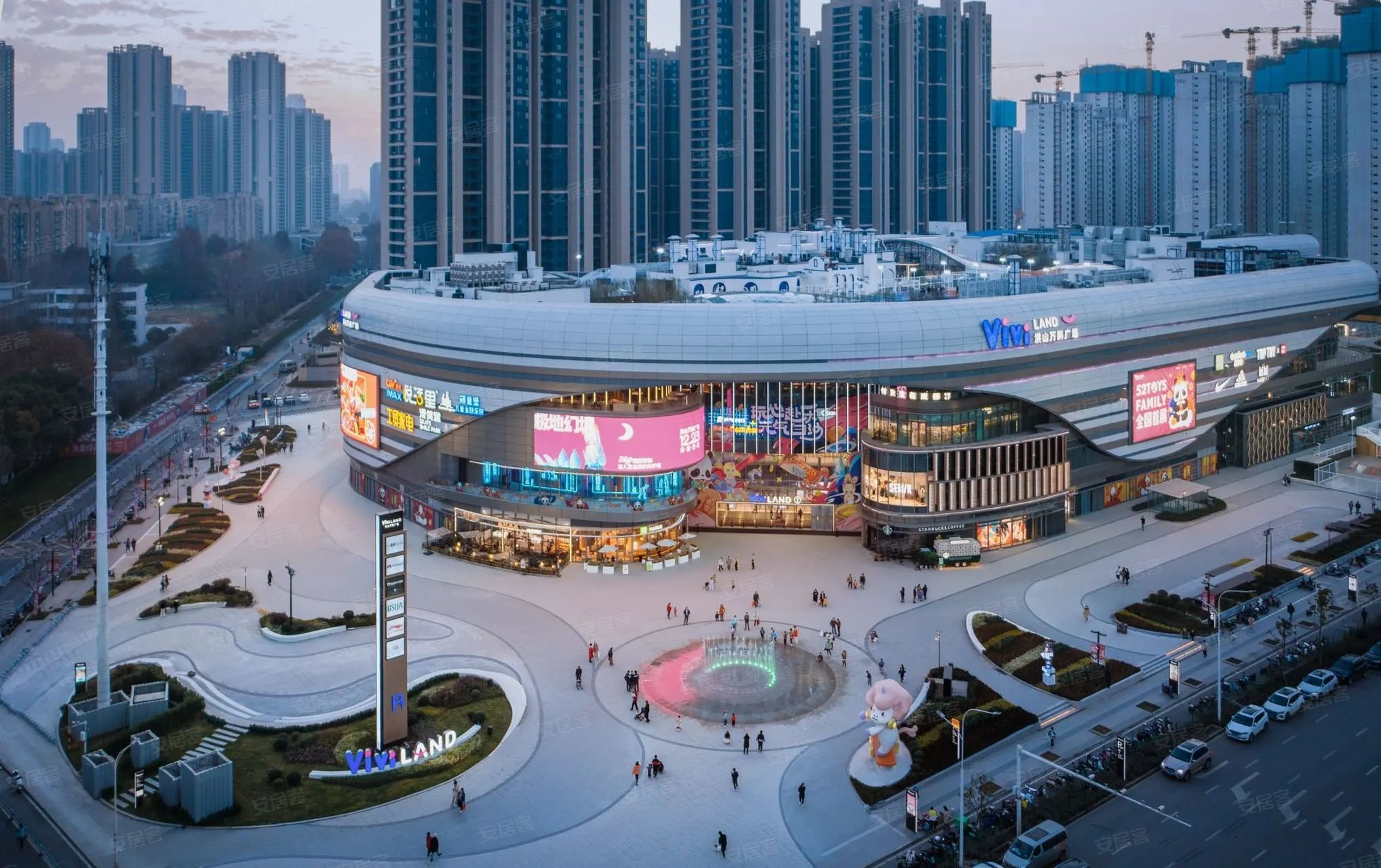 此外,2公里范围内还有洪山万科广场,季佳荟,保利悦荟广场,白沙未来城