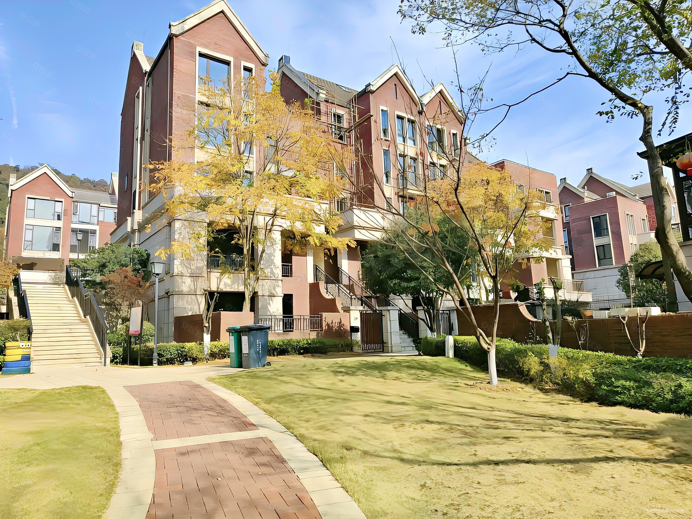 驿山高尔夫(别墅)4室2厅3卫176.98㎡南北550万