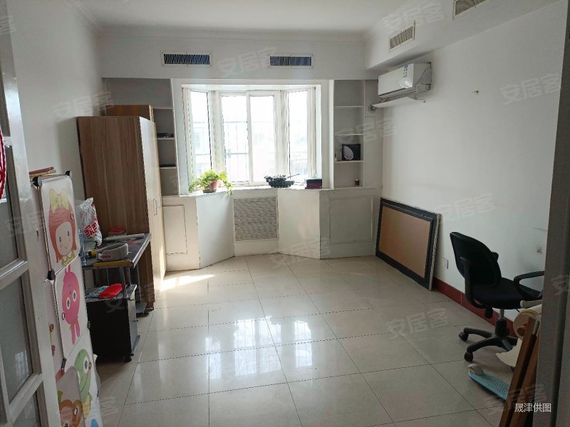 玉峰花园小区中间位置满五年业主诚心出售随时看房