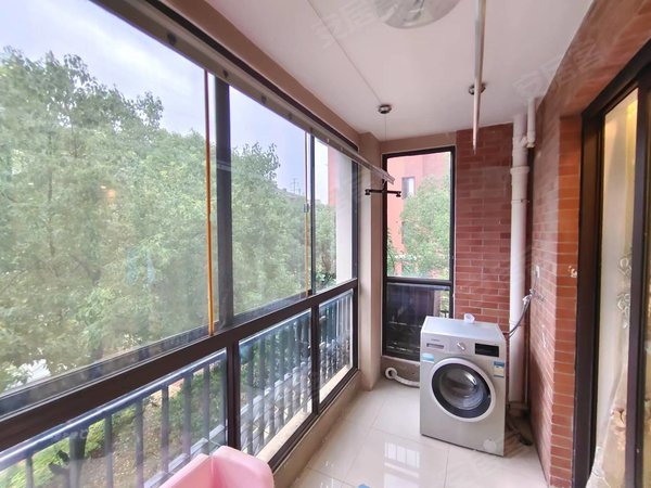 泗阳海天翡翠城宝龙金鹰海天翡翠城3室2厅1卫 付一压一  精装修 拎包