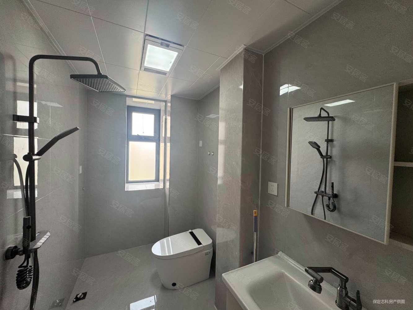 维多利亚夏郡3室2厅2卫137.1㎡南北105.8万