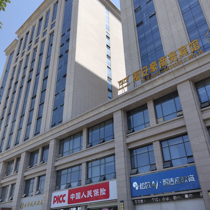 有地下停车场   1路7路14路,可以通往丽景茂,昊鑫时代广场 东西户型