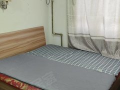 秦皇岛海港人民广场金屋花苑！1楼可月付，30平一室一卫800元每月有床衣柜冰箱出租房源真实图片