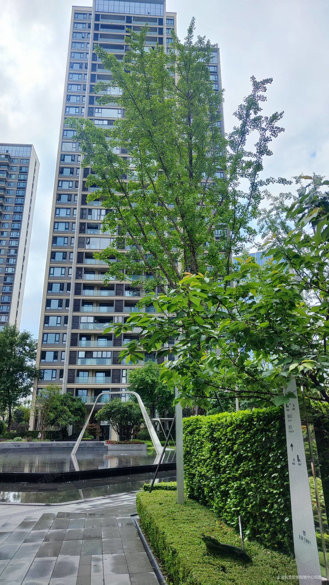 龙湖昱湖壹号观云4室2厅2卫147.94㎡东南215万