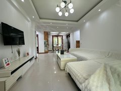 镇江京口镇江一中江大附近香江世纪名城三房精装首租1850月全明户随时看设施全出租房源真实图片