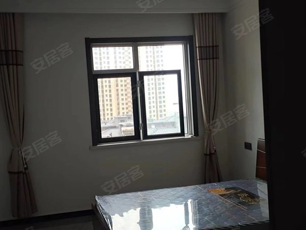 临沂费县费县城区星河湾(费县)星河湾精装三室 停车方便年租2.