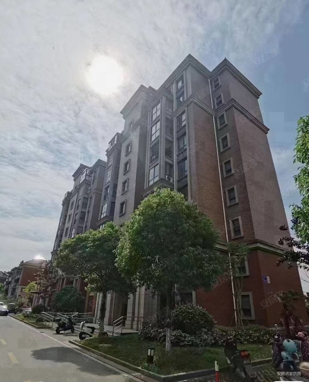 香岛御墅3室2厅2卫137.25㎡南北145万