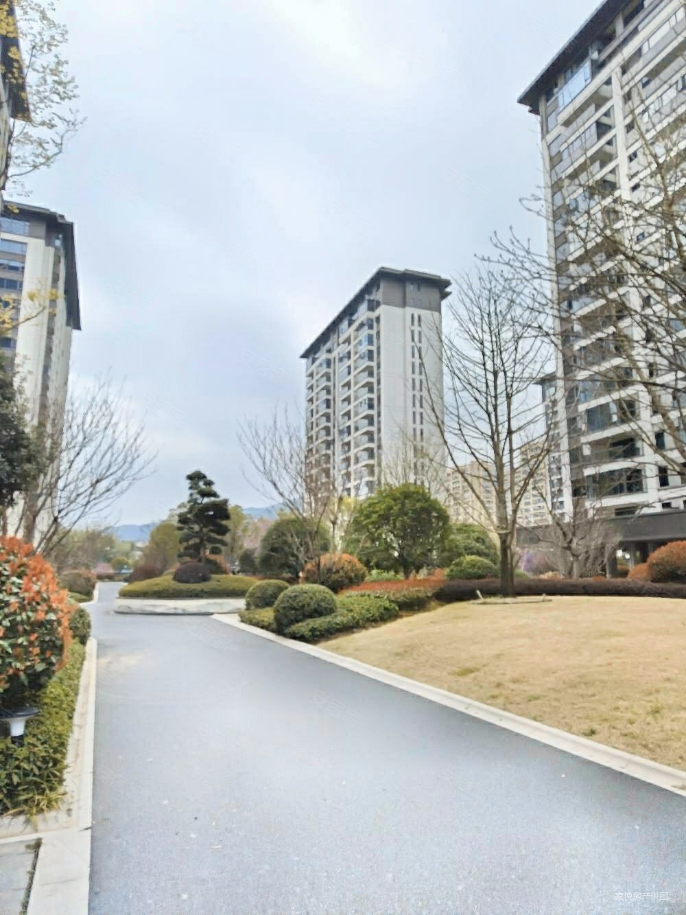 春天学府双泳池小区环境优美