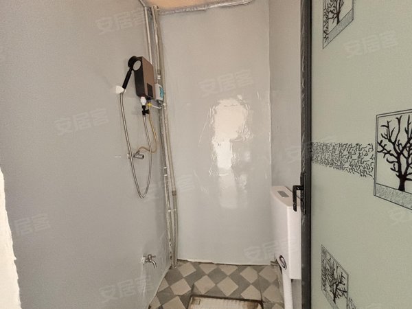 凉山会理会理城区春天花园会理果元中学附近一室出租，该房子租期灵活，可以短租出租房源真实图片