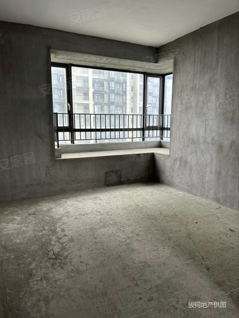 联泰天禧江景大四房,免费送2个车位