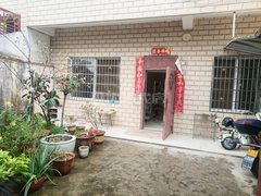 信阳平桥平中大街龙江春天北门对面自建单门独院，三小学校后门胡同出租房源真实图片