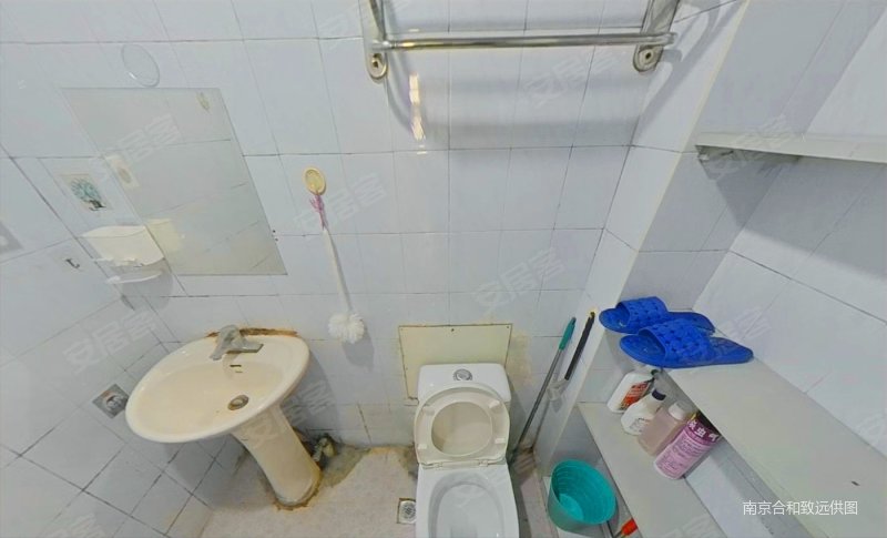 中间楼层 近医院 临地铁 出行方便 购物方便 正南朝向,邀贵井小区二手