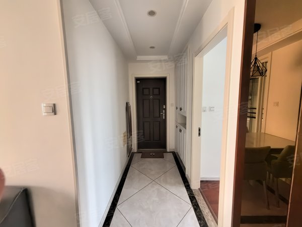 青岛李沧万达广场万达悦公馆房源采光好,南北通透,业主诚意出出租房源