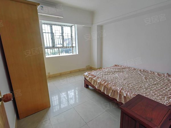 广州荔湾芳村合兴苑一号线芳村地铁站 合兴苑小区 电梯中层 三室一厅