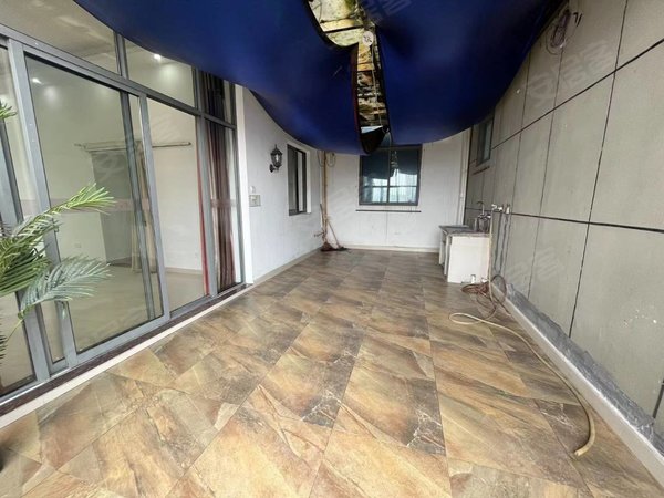 义乌江东工商学院宾王广场宾王广场三室两厅带大露台,可办公住人一体