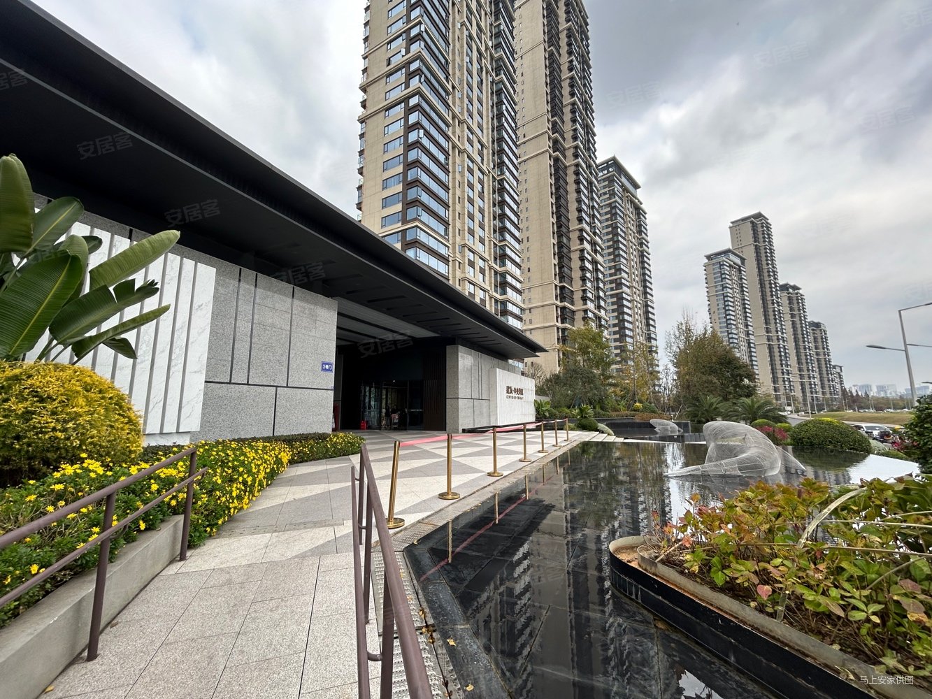 (新上)客厅卧式全临江 主卧带衣帽间 费用0.1 钱,建发中央湾区二手房,