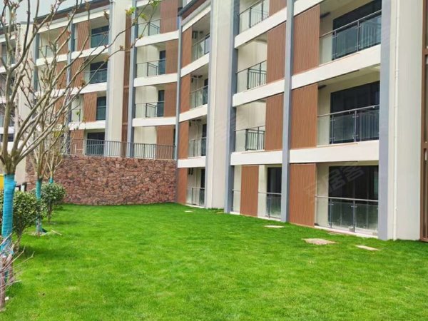 湖州安吉县递铺宁馨花园玖号皇宫岛二旁边,精装2室,2个房间都很大.