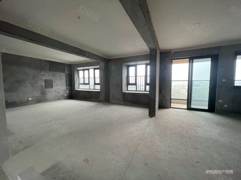 价格真实,好楼层带车位,可议价,一梯一户,看房方便,珑润世家(二期)