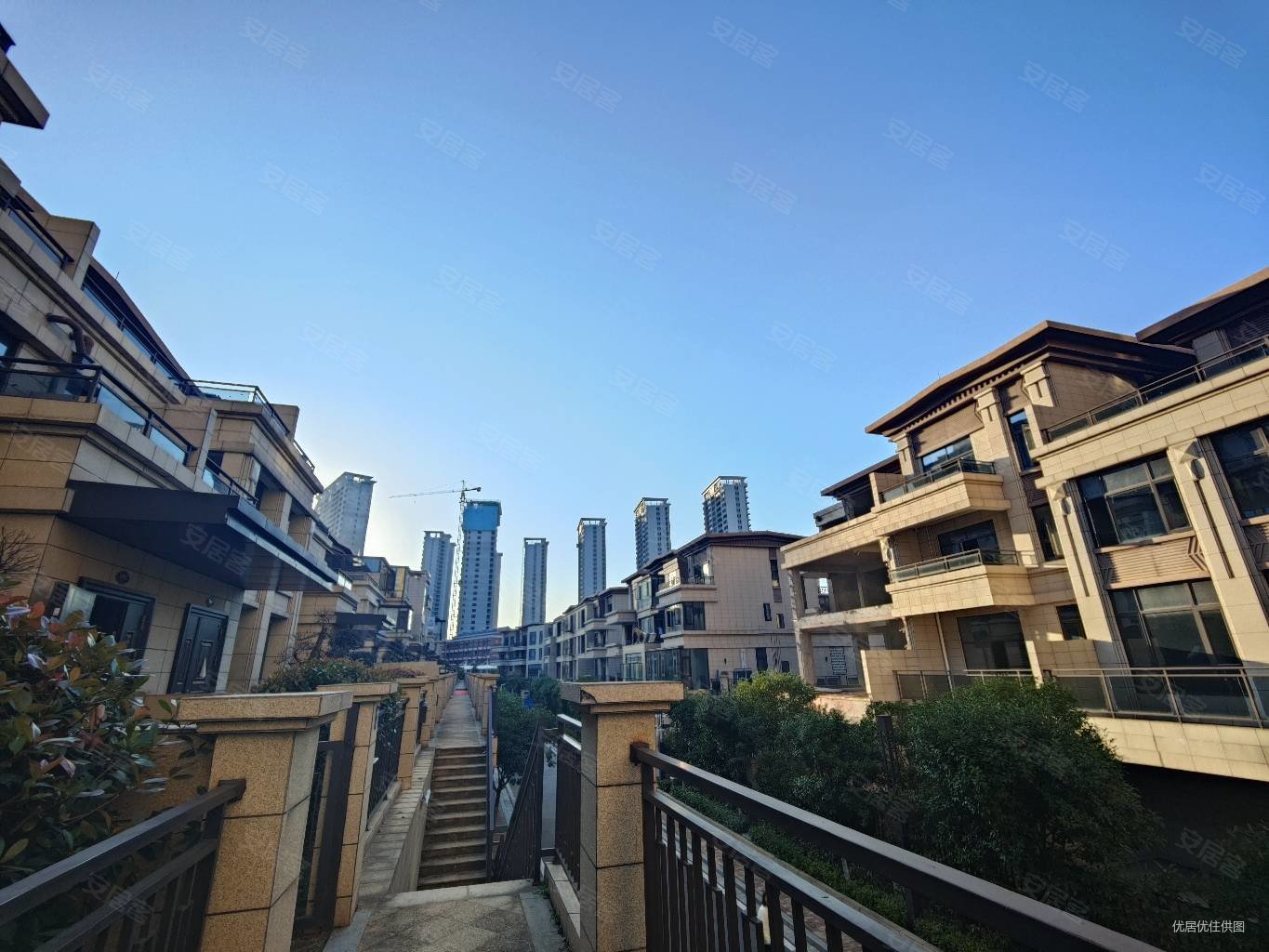 华新银泰逸墅,电梯大别墅,送前后花园露台车库,柘里渡家门口,银泰红城