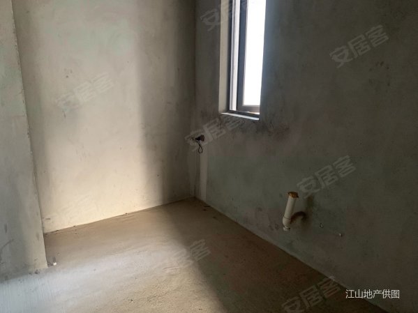 荣和千千树毛坯大三房户型方正阳台朝南