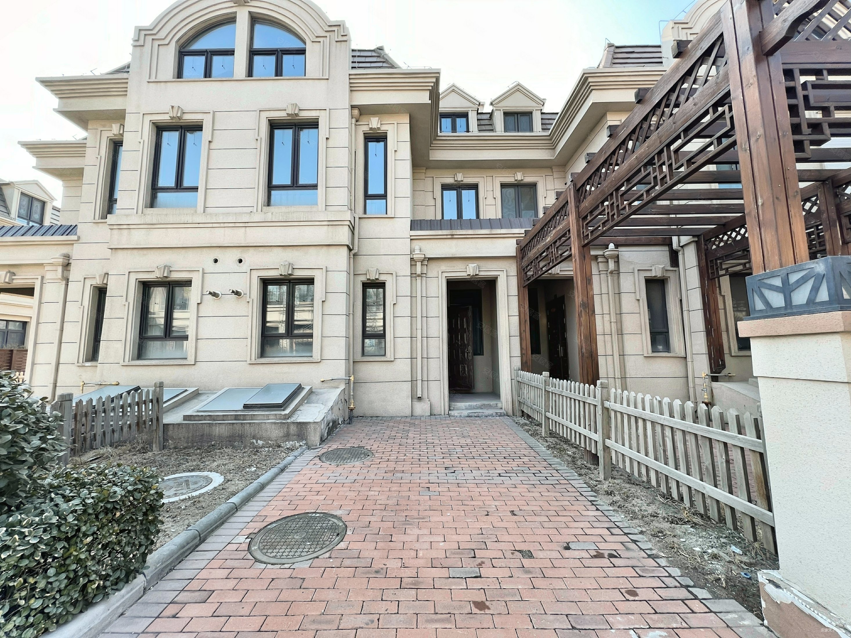 带院,富力新城御湖北苑(别墅)二手房,178万,4室2厅,3卫,165平米-天津