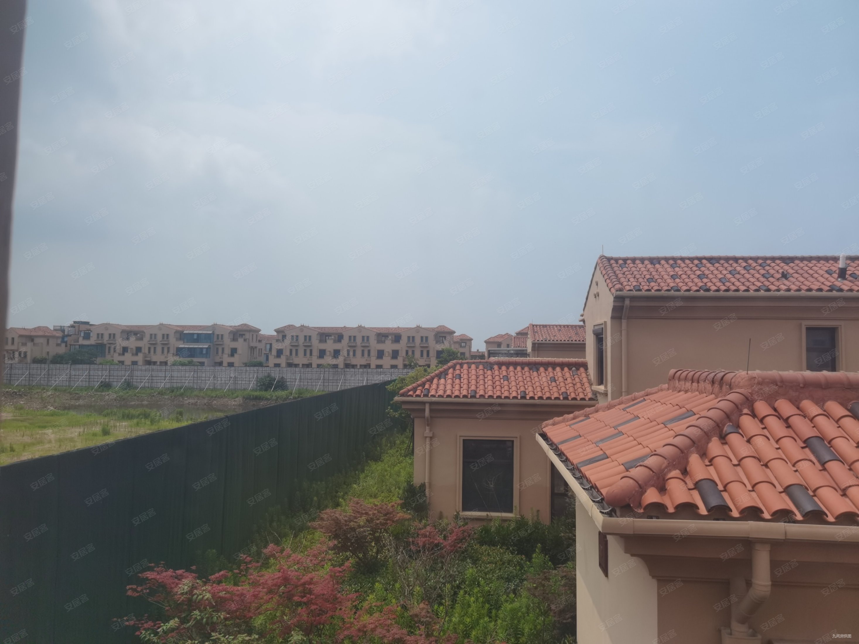 龙玺太湖湾(别墅)3室2厅3卫136㎡南249万