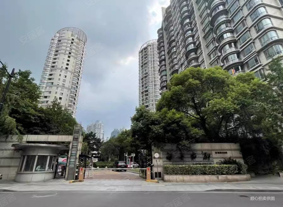 白金府邸3室2厅3卫208.3㎡南北2335万