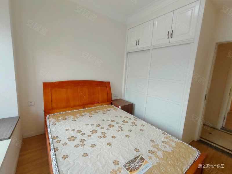 东城华府电梯精装好楼层套三 房子成色新