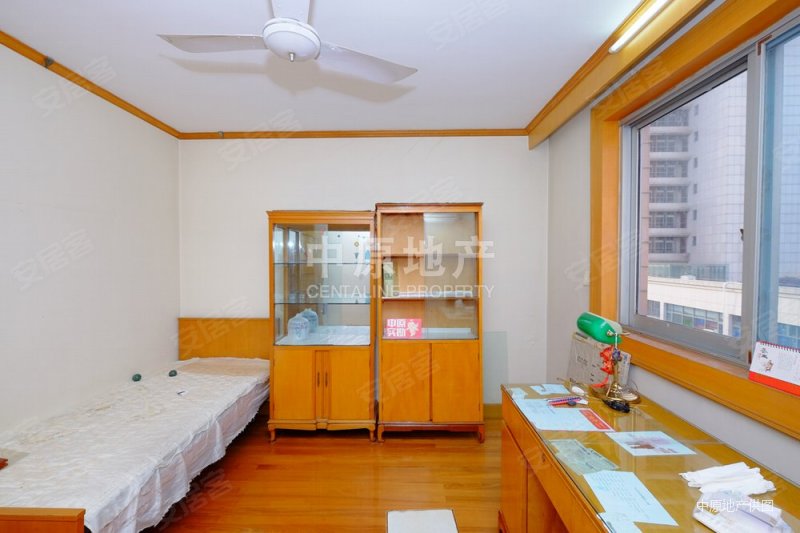 华星公寓3室2厅1卫117.52㎡西南792万