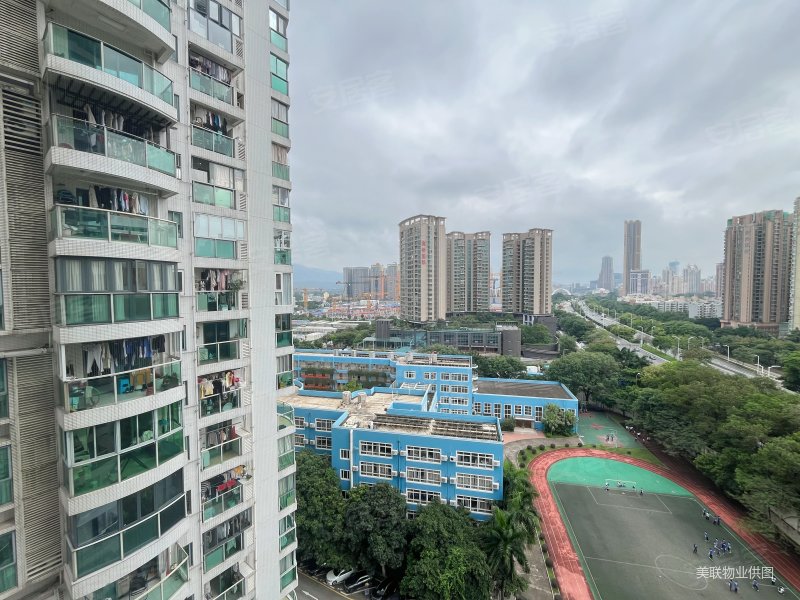 诚心出售 皇御苑(三期) 70平两房  端头位东南向 车位足