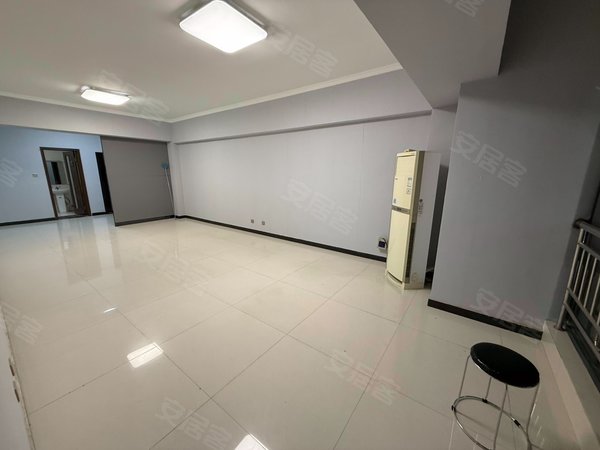 西安未央经济技术开发区新界凤城五路地铁口 新界小区 三室空房 商住