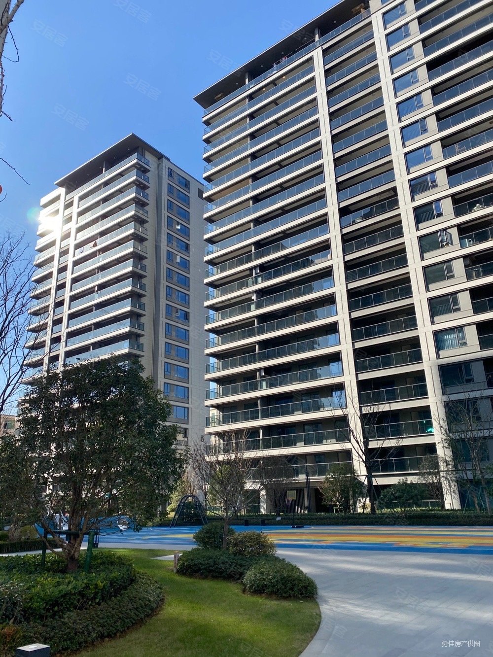 特价出售边套十锦台4房精装修小区环境优美近在咫尺