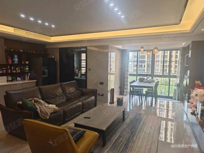 皇庭首占一号(商住楼)3室2厅2卫124平  精装  风