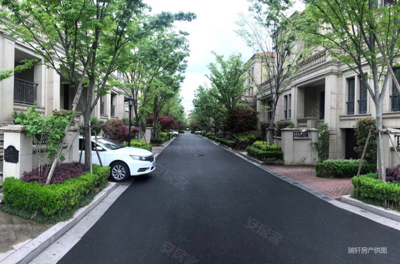 周巷绿城惠园西边套三室两卫嘉悦广场乐天广场千竹新白坯充电车位