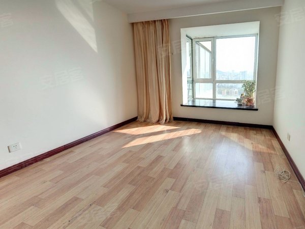 青岛市南江西路金华公寓可办公可居家!下楼地铁口!电梯!有钥匙随时看!