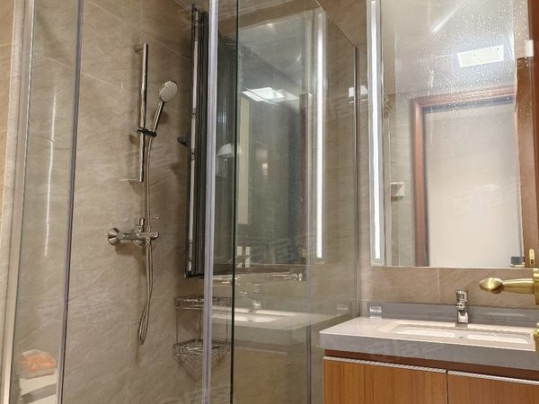 淄博张店银泰城恒大林溪郡实拍 恒大林溪郡精装3室出租,电梯29楼,紧临