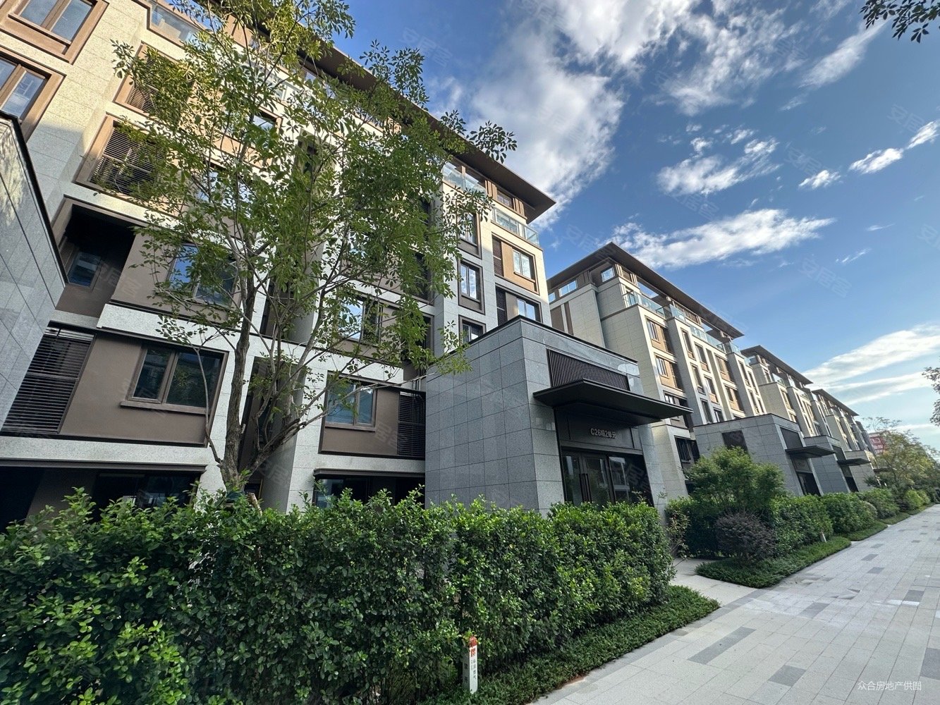 融创福州府c区4室2厅3卫131㎡南北380万