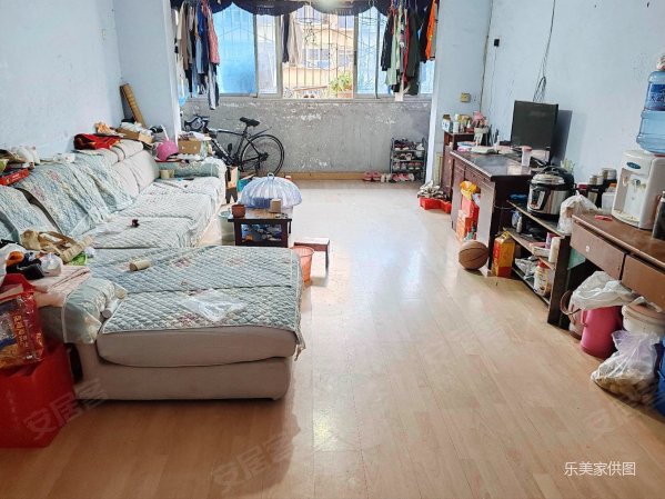 十陵小区套三出售位于青龙湖湿地旁