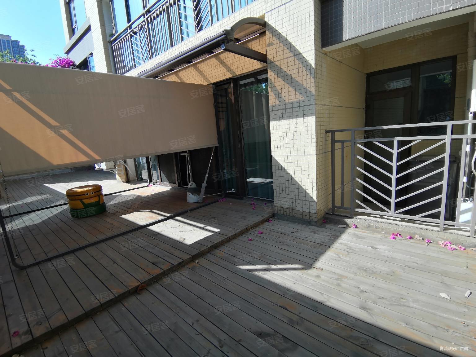 凤凰湖公园对面,一楼双花园洋房 朝南 不临街 停车方便近 ,听湖九园