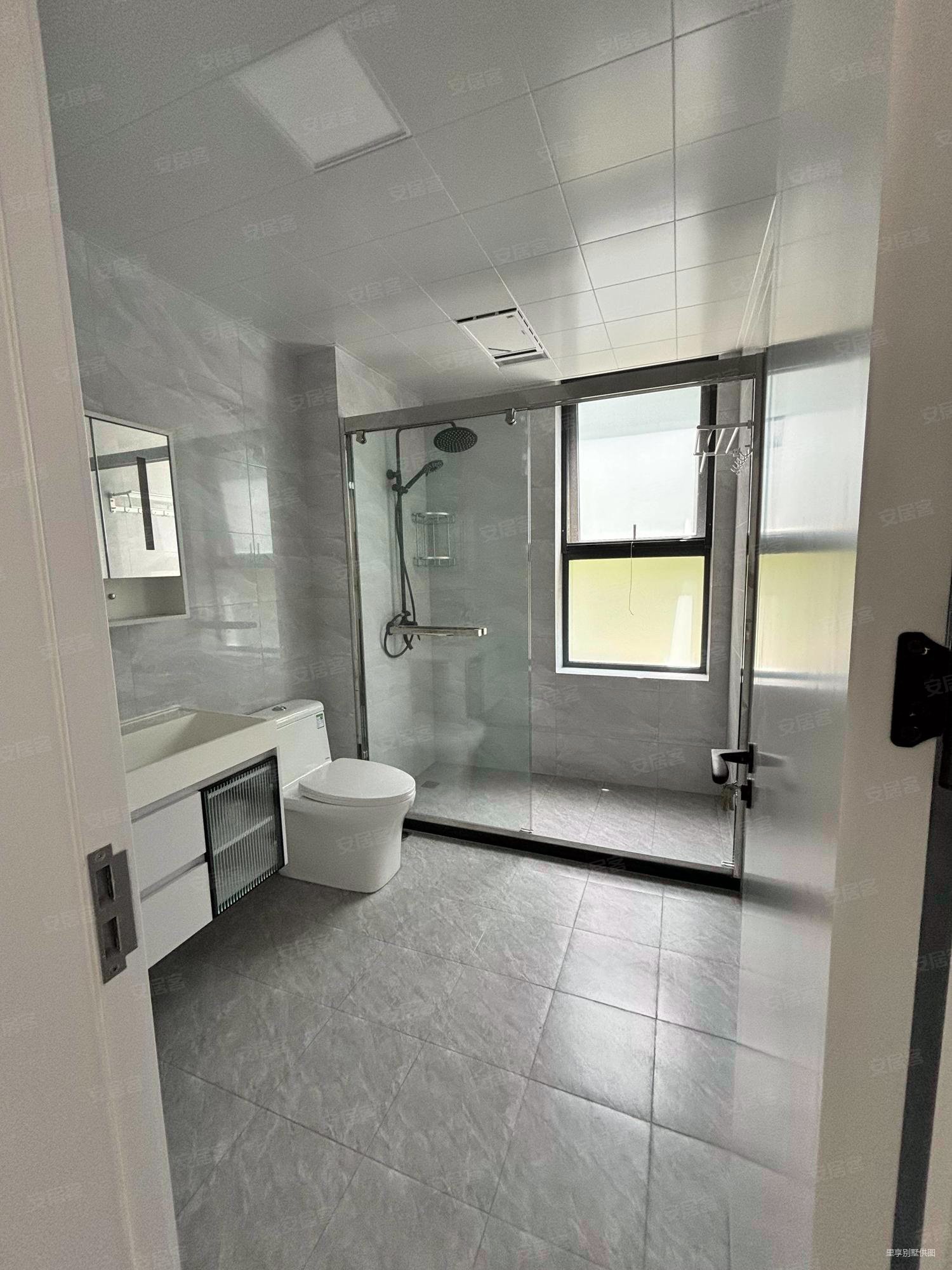 金桥爱建园豪装4房从未入住带3阳台有钥匙随时看