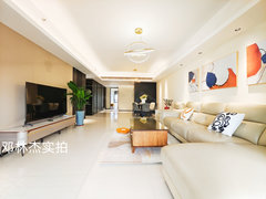 深圳宝安宝华本人实拍 五星公寓171平大3房 全新家私急租 可办公出租房源真实图片