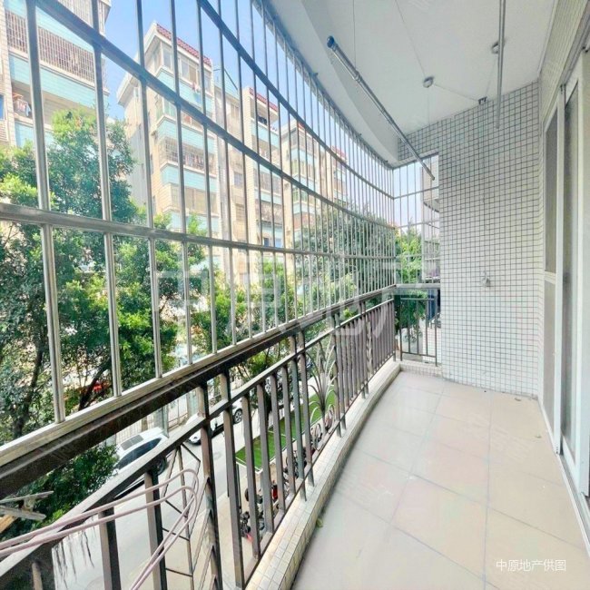 泰景花园4室2厅2卫124㎡南北398万