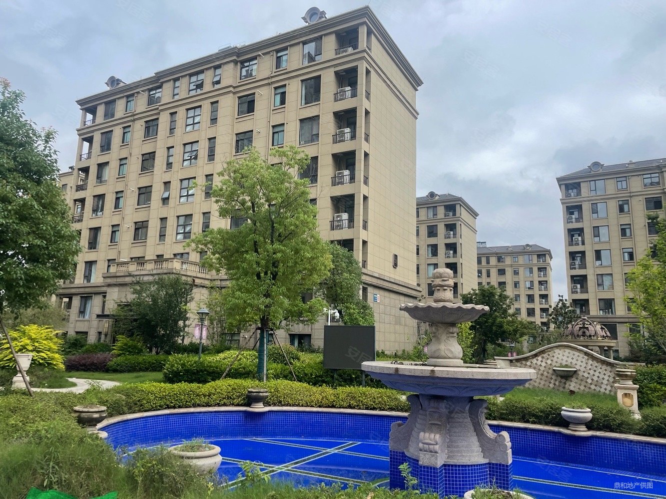 香颂溪岸花园电梯洋房二期华建126平精装三房二卫288万