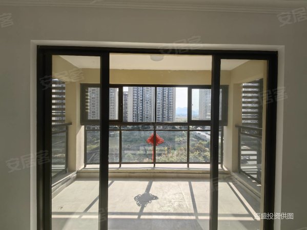 景小启智 合景映月台精装大4房未入住 电梯中层朝南 实图拍摄